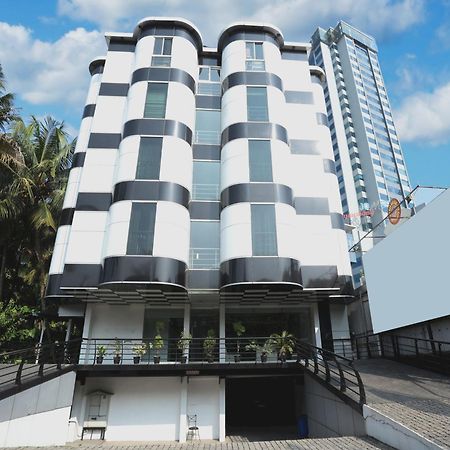 Super Townhouse Malabar Illam Hotel Kochi Exterior photo