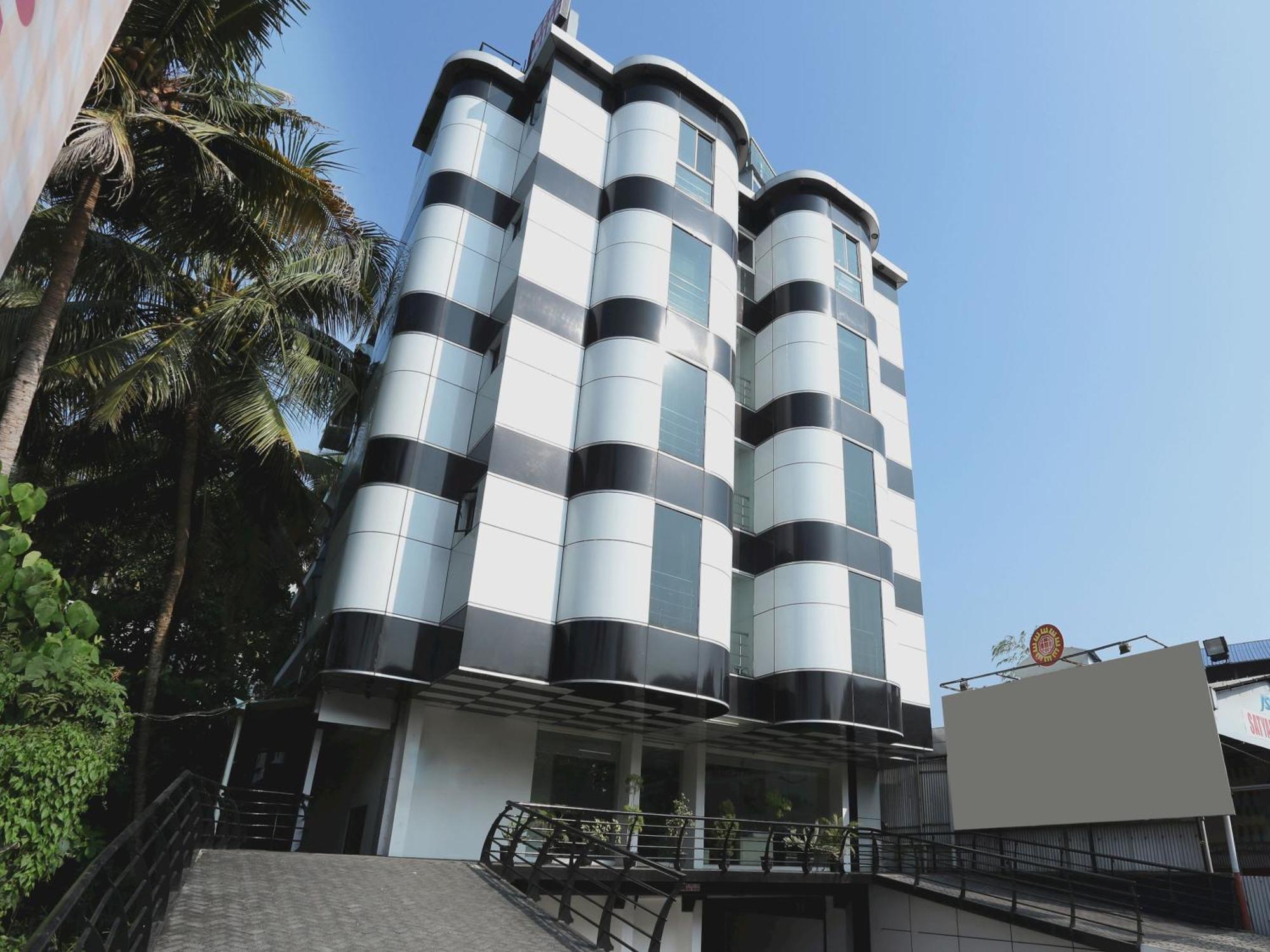 Super Townhouse Malabar Illam Hotel Kochi Exterior photo