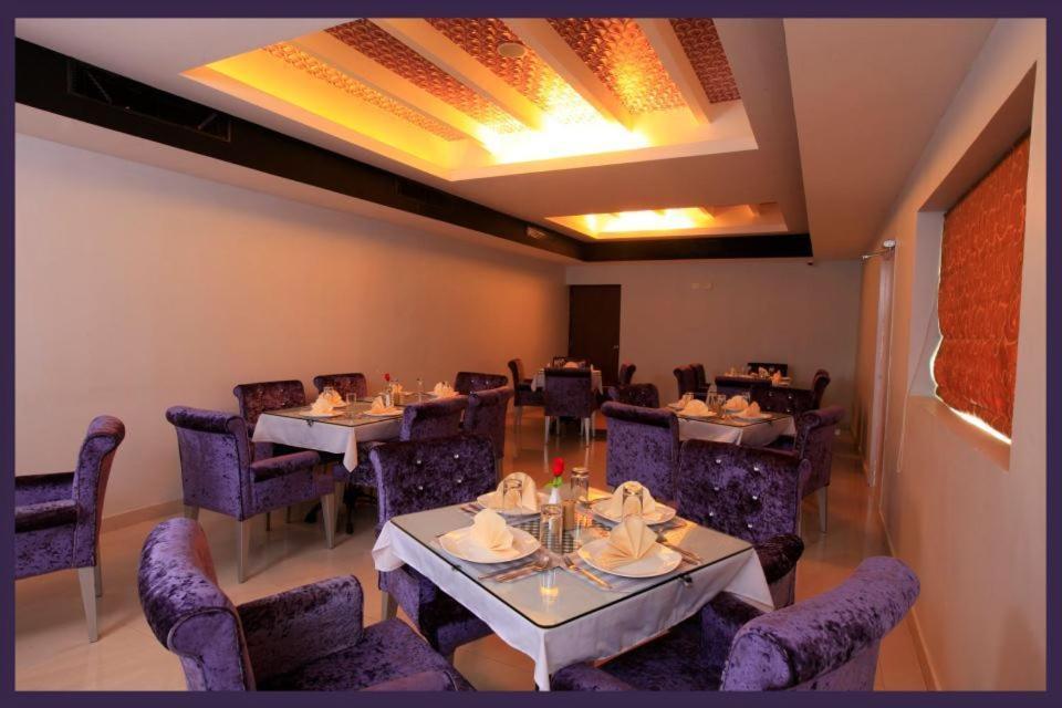 Super Townhouse Malabar Illam Hotel Kochi Exterior photo